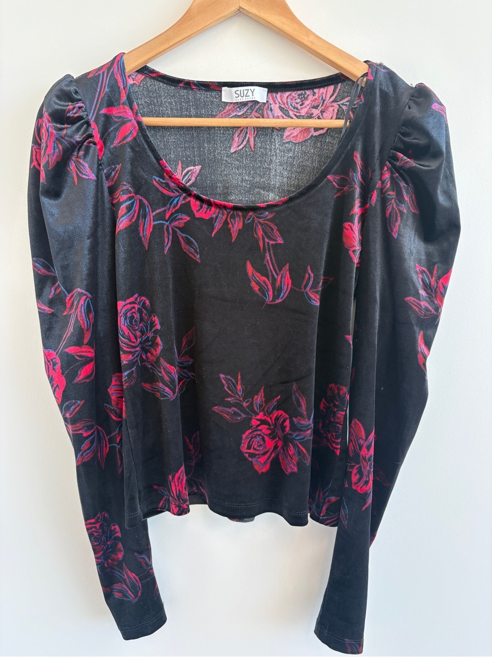 Suzy Shier Black Long-Sleeve Top with Pink Floral Print
